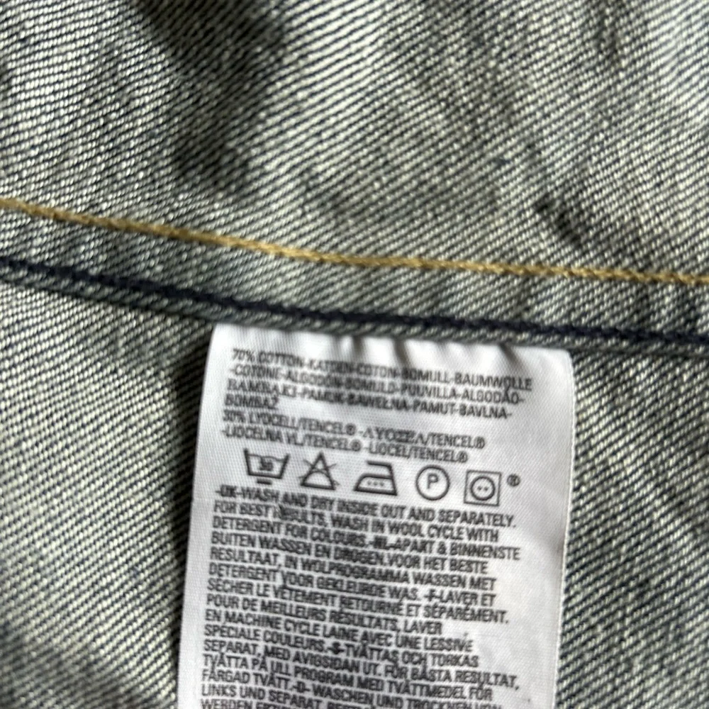 Levi's Light Blue Denim Jacket - Picture 8 of 9